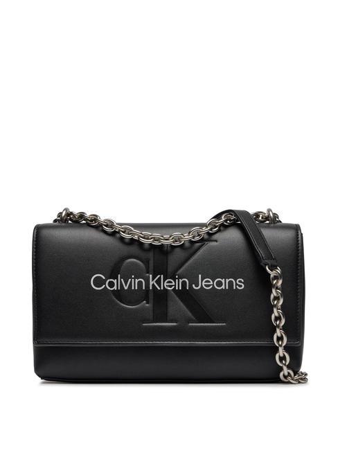 CALVIN KLEIN SCULPTED EW MONO Bolso con solapa y bandolera de cadena logotipo negro/metálico - Bolsos Mujer