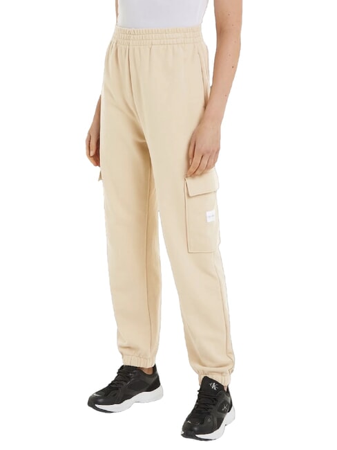 CALVIN KLEIN CK JEANS Pantalones de jogging con bolsillos grandes caqui pálido - trajes deportivos para mujeres