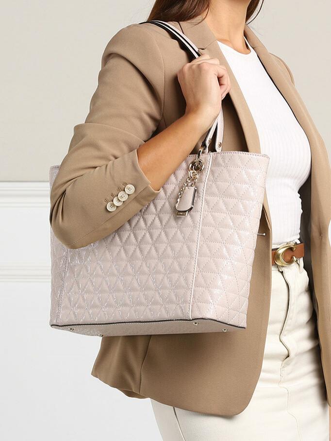 Bolso guess 2025 acolchado