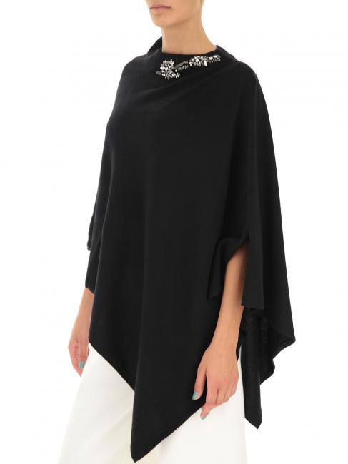 Poncho in maglia con ricamo castoni su scollo   negro - Bufandas