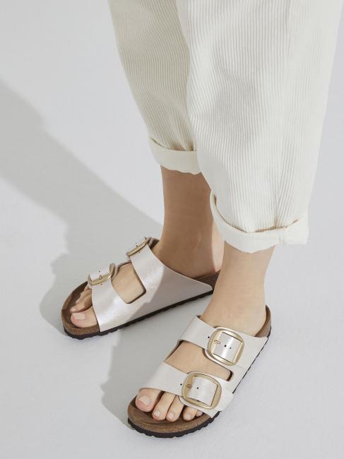 ARIZONA BIG BUCKLE Sandalia zapatilla elegante blanco perla - Zapatos Mujer