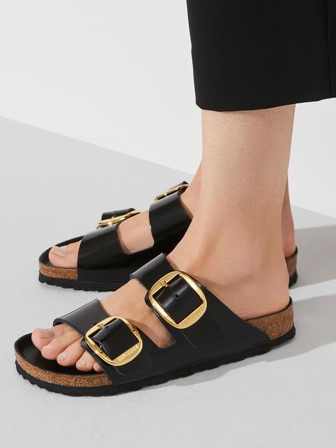 ARIZONA Big Buckle Sandalia babucha de piel brillo negro - Zapatos unisex