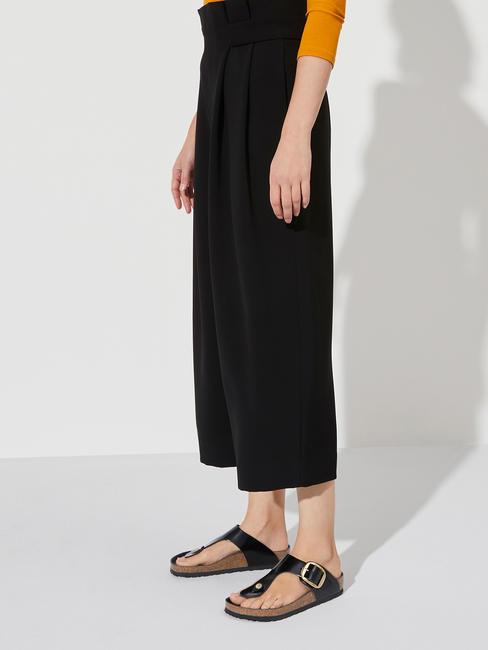 GIZEH BIG BUCKLE Chanclas en charol brillo negro - Zapatos Mujer