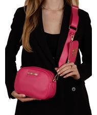 LOVE MOSCHINO METALLIC LOGO Estuche para c&aacute;mara con bolsa fucsia - Bolsos Mujer - 4