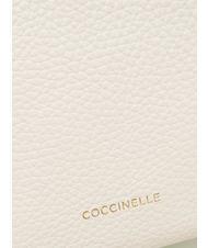 COCCINELLE CHERRY Bolso c&aacute;mara de piel martillada leche de coco - Bolsos Mujer - 3