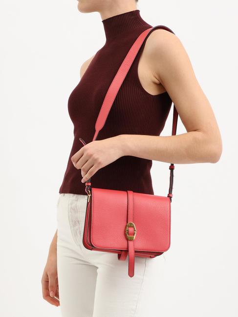 COSIMA Bolso bandolera de piel martillada arándanos - Bolsos Mujer