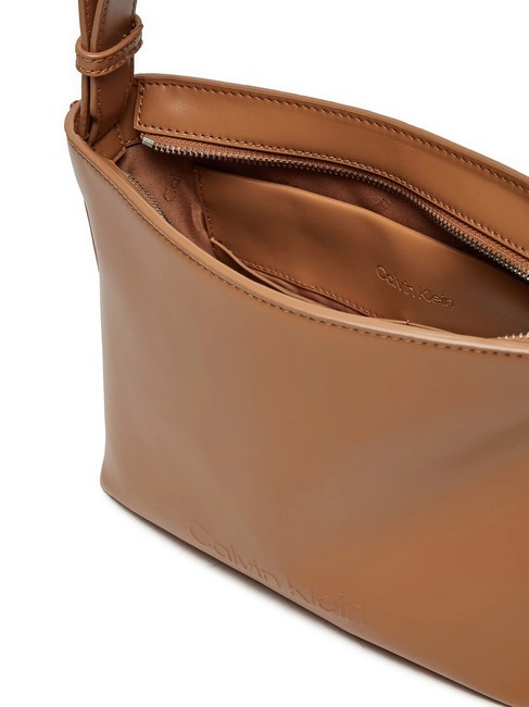 EMBOSSED CALVIN  Bolso de hombro león - Bolsos Mujer