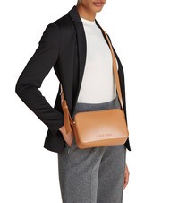 CALVIN KLEIN EMBOSSED CALVIN Bolso mini para cámara al hombro león - Bolsos Mujer - 4
