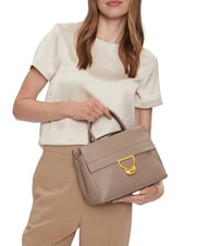 COCCINELLE ARLETTIS Bolso de mano de piel martillada topo cálido - Bolsos Mujer - 5