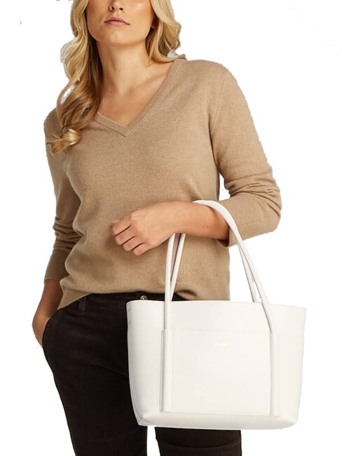 CK LINN MEDIUM Bolso de compras al hombro tiza - Bolsos Mujer