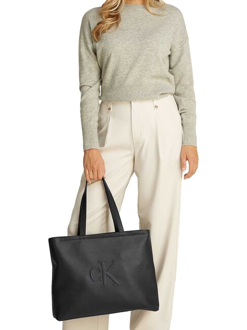 SCULPTED Slim Bolso de hombro En negro - Bolsos Mujer