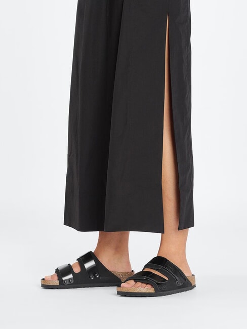 UJI Sandalia tipo zapatilla de cuero negro - Zapatos Mujer