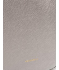 COCCINELLE ALPHA Bolso de hombro de piel martillada gris claro - Bolsos Mujer - 5