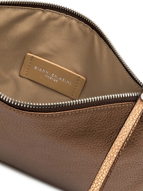 HERMY Bolso tipo sobre de piel metalizada tostado - Bolsos Mujer