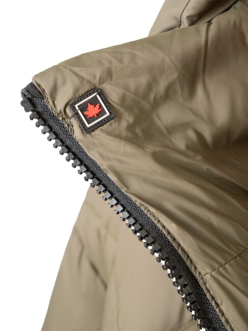 EUGENIE Chaqueta corta de sat&eacute;n con capucha noche de oliva - Chaquetas de plumas de mujer