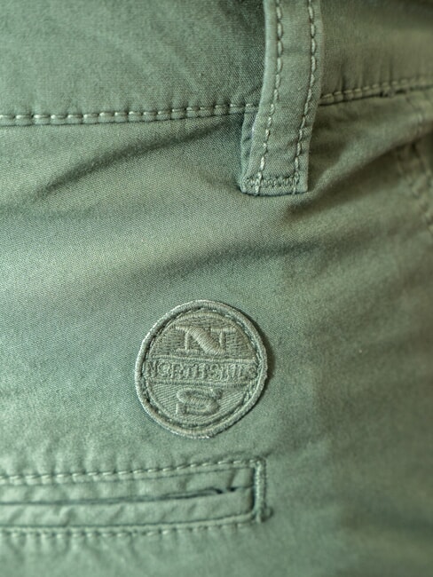 FREEDOM pantalones cortos chinos de algod&oacute;n verde militar - Pantalones