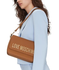 LOVE MOSCHINO LAMINATED BOLD LOVE Bolso de hombro con solapa camello - Bolsos Mujer - 6