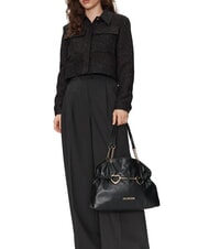 LOVE MOSCHINO EMBOSSED Bolso de hombro con corazones de metal negro - Bolsos Mujer - 5