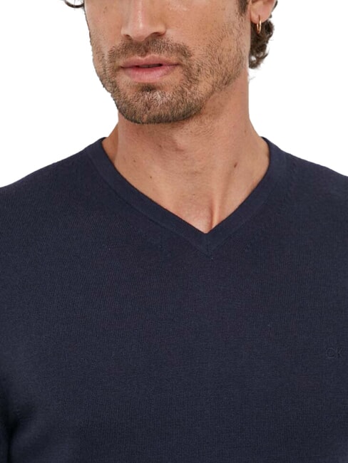 CK Suéter de lana con cuello en V, corte regular cielo nocturno - Suéteres de los hombres