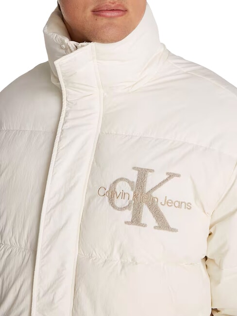 CK JEANS Chaqueta acolchada con logotipo de sherpa marfil - Chaquetas de plumas para hombre