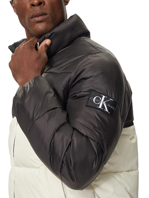 CK JEANS Chaqueta con parche de logo marfil / negro ck - Chaquetas de plumas para hombre