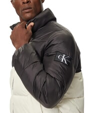 CALVIN KLEIN CK JEANS Chaqueta con parche de logo marfil / negro ck - Chaquetas de plumas para hombre - 4