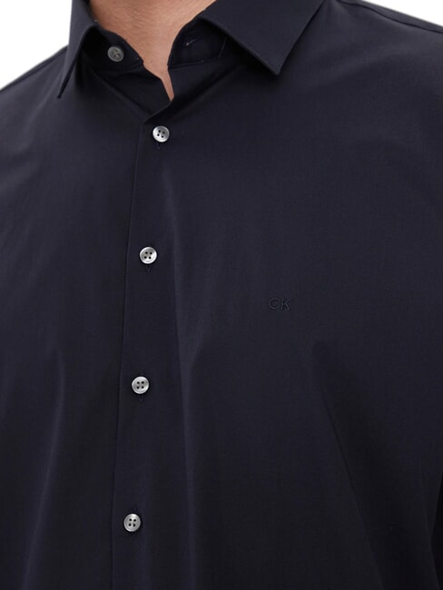 CK Camisa de popelina de algod&oacute;n de corte entallado cielo nocturno - Camisas de hombre