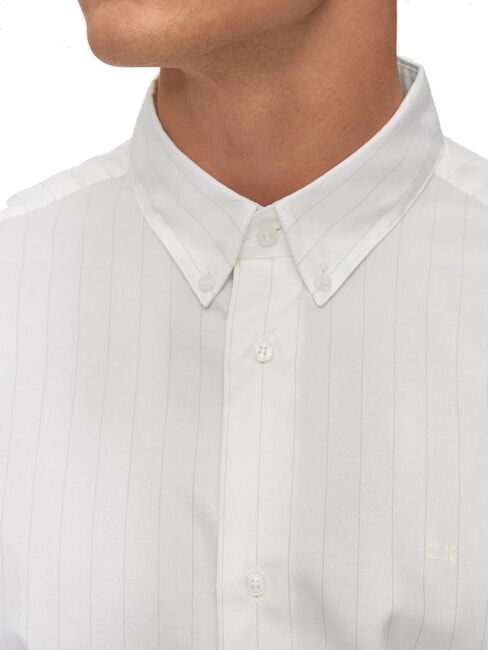 CK Camisa de manga larga a rayas de corte entallado blanco brillante - Camisas de hombre