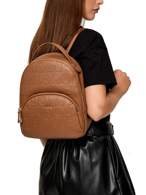 MANHATTAN Mochila mediana con logo en relieve ante - Bolsos Mujer