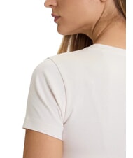 GUESS SS CN PEONY TRIANGLE Camiseta de manga corta con estampado piedra muda - camiseta - 4