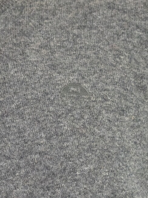 N|S Su&eacute;ter de cuello redondo con bordado del logo mezcla gris oscuro - Su&eacute;teres de los hombres