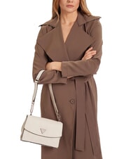 GUESS CRESIDIA II Bolso de hombro con solapa logotipo blanquecino - Bolsos Mujer - 4