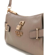 GUESS YESBA Bolso bandolera peque&ntilde;o con charm marr&oacute;n oscuro - Bolsos Mujer - 4