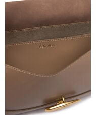 CALVIN KLEIN SUEDED ENGRAVED Bolso de hombro gris topo del desierto - Bolsos Mujer - 4