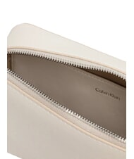 CALVIN KLEIN EMBOSSED LOGO Mini bolso de hombro lirio blanco - Bolsos Mujer - 4