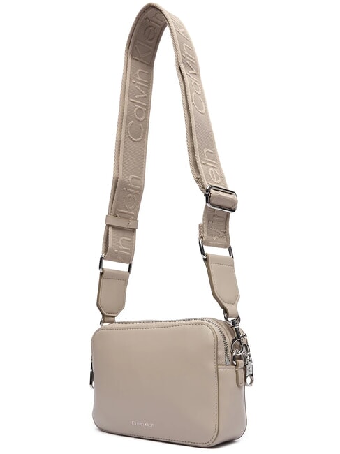 SIGNATURE LOGO STRAP Estuche para c&aacute;mara con doble funci&oacute;n gris topo del desierto - Bolsos Mujer
