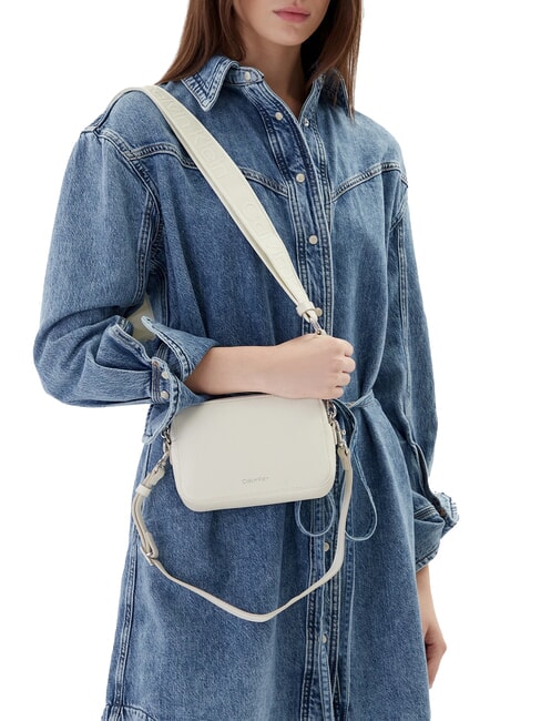 SIGNATURE LOGO STRAP Estuche para c&aacute;mara con doble funci&oacute;n lirio blanco - Bolsos Mujer