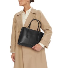 CALVIN KLEIN EMBOSSED LOGO Bolso de hombro coco negro/tostado - Bolsos Mujer - 5