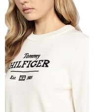 TOMMY HILFIGER TH Su&eacute;ter de cuello redondo con logo p&eacute;talo de marfil - Su&eacute;teres de mujer - 2