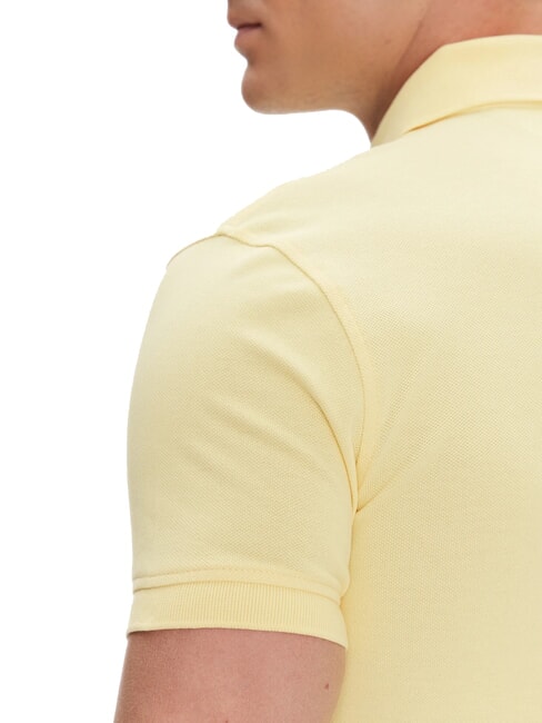 1985  1985 playera tipo polo de corte slim limoncillo - camisa polo
