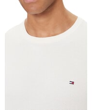 TOMMY HILFIGER TH Su&eacute;ter de cuello redondo con dise&ntilde;o de panal p&eacute;talo de marfil - Su&eacute;teres de los hombres - 3