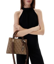 GUESS NOELLE 2 Bolso de mano, con bandolera logotipo de caf&eacute; con leche / marr&oacute;n - Bolsos Mujer - 6