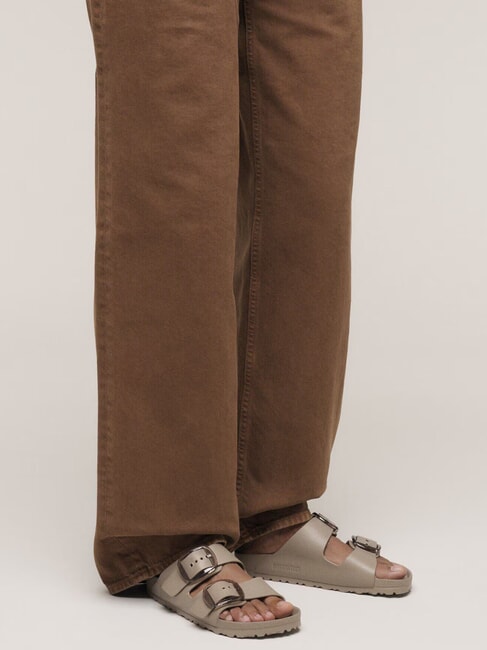 ARIZONA BIG BUCKLE EVA Zapatilla de 2 tiras con hebillas gris topo - Zapatos Mujer