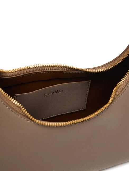 EMBOSSED LOGO Bolso de hombro, con correa para el hombro gris topo del desierto - Bolsos Mujer