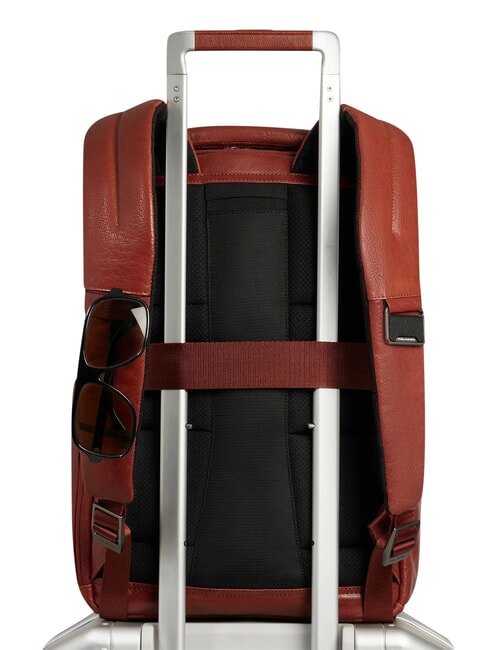 S141 Mochila de cuero con soporte para port&aacute;til de 14". CUERO - Mochilas para port&aacute;til