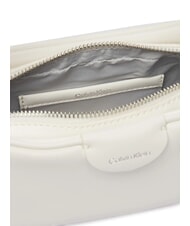 CALVIN KLEIN EMBOSSED LOGO BUSINE Bolso de mano con correa para el hombro. aliso blanco - Bolsos Mujer - 5