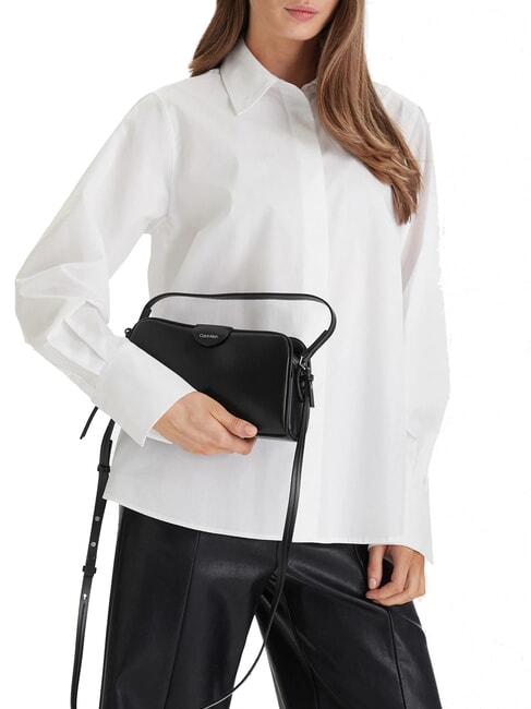 EMBOSSED LOGO BUSINE Bolso de mano con correa para el hombro. En negro - Bolsos Mujer