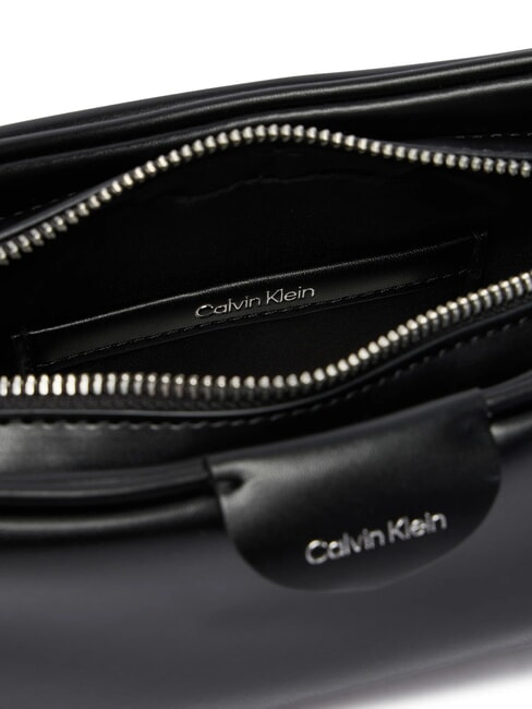 EMBOSSED LOGO BUSINE Bolso de mano con correa para el hombro. En negro - Bolsos Mujer