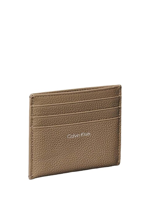 HARDWARE EMBLEM PEBB Tarjetero plano de cuero gris topo del desierto - Carteras Mujer