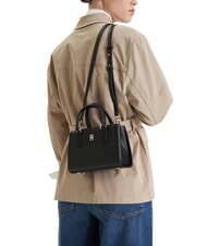 TOMMY HILFIGER TH DAILY Bolso de mano con correa para el hombro. negro - Bolsos Mujer - 2